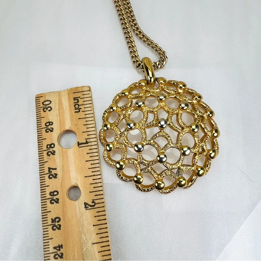 Pretty vintage Monet goldtone, large pendant necklace